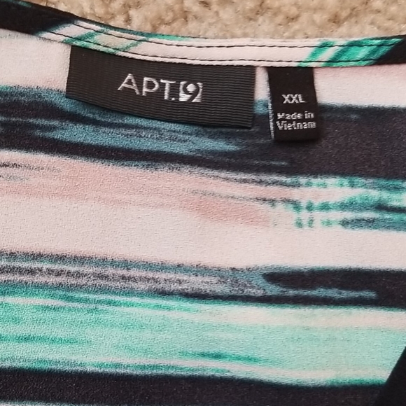 Apt 9 Sleeveless blouse - Picture 2 of 3